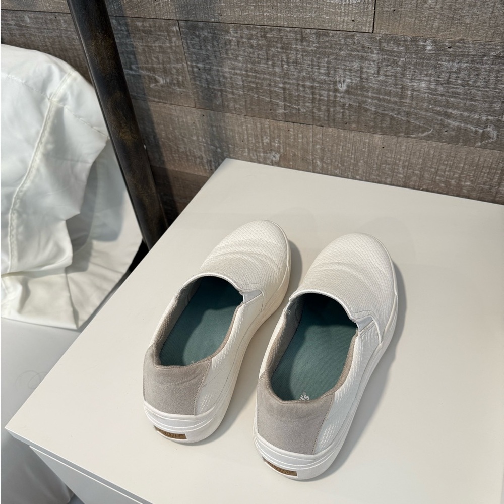 Dr. Scholl's Women’s White and Gray Slip-On Flat Sneakers Size 8 - Picture 8 of 8